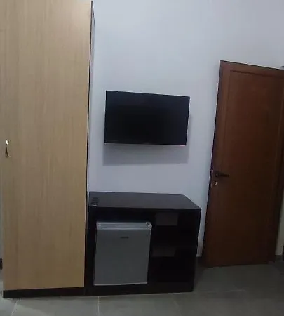 Πανσιόν Aleks Εξαμίλιο